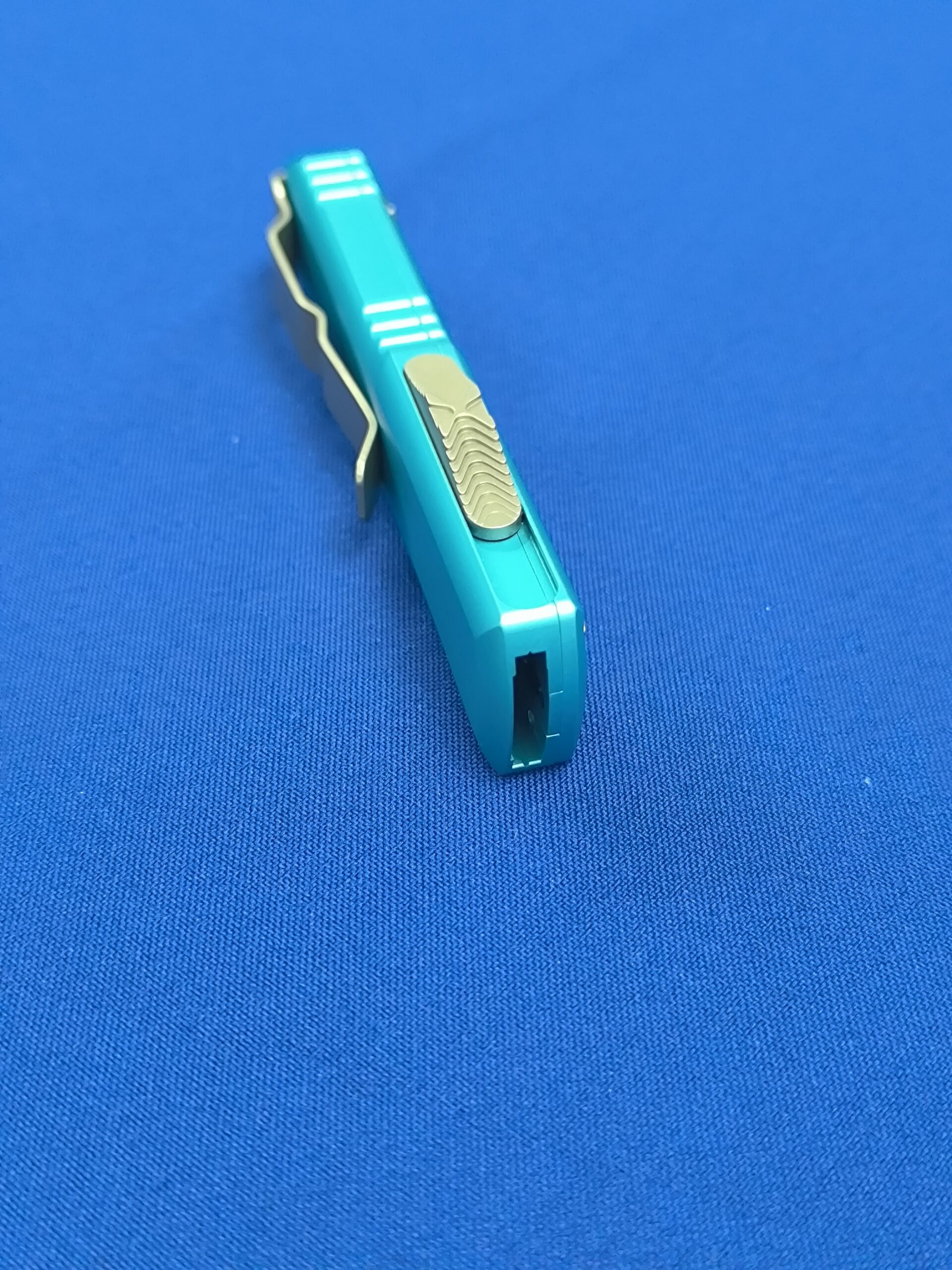 Фронтальный нож Microtech UTX-85 T/E Turguoise 233-12 TQ, сталь M390